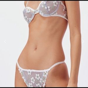 BNWT for love & lemons white daisy bra lingerie set